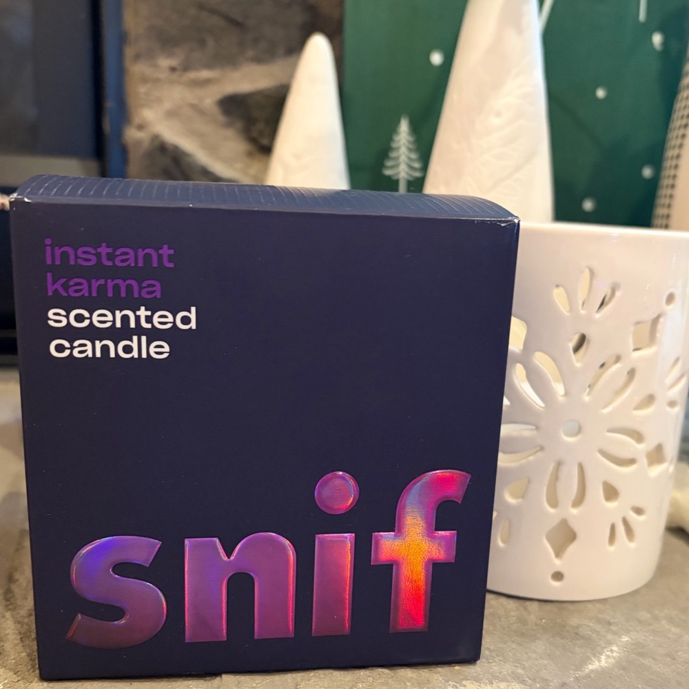 NIB Snif Instant Karma Scented Candle 8.5 ounce luxe ribbed glass vessel NEW - Picture 2 of 14